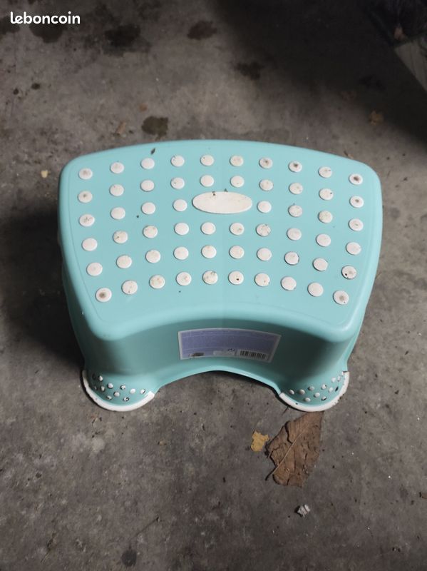 Petit tabouret en plastique (image 3)