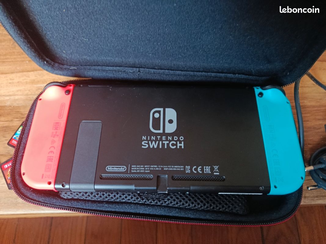 Pack Nintendo Switch + 2 Jeux (Animal Crossing, Mario Strikers...) + Housse & Chargeur (image 9)