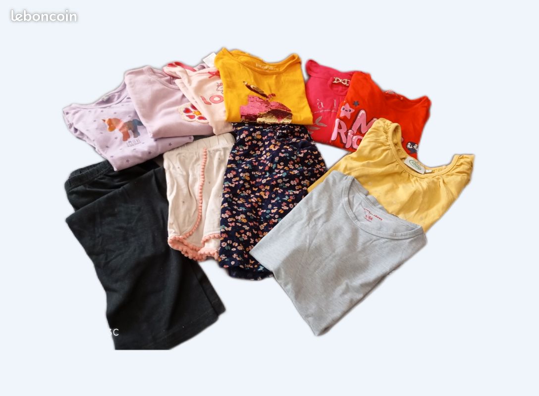 Lot de vêtements fille 6 ans (jupe, t-shirt manche longues et manches courtes, pyjama ...) (image 1)