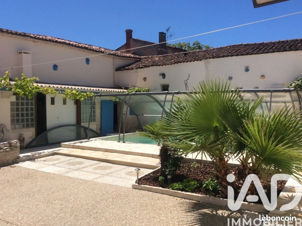 Maison 9 pièces 243 m² · à Néré · 243 m² · 249 000 €