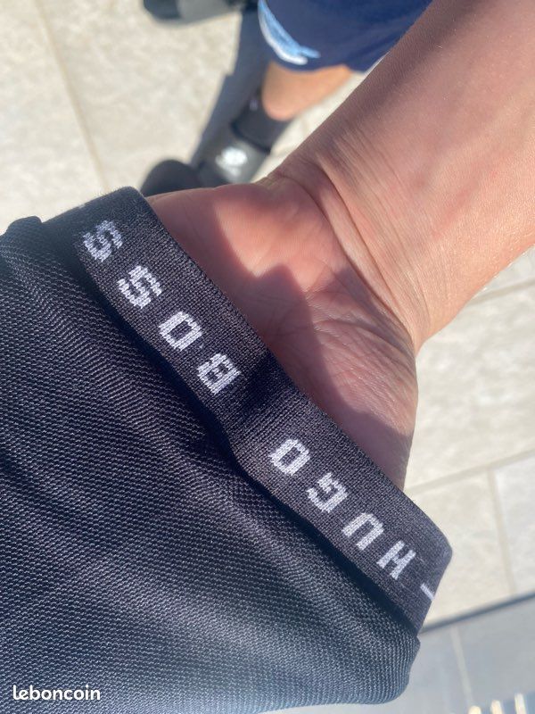 Polo noir, Hugo boss taille S en très bon état (image 4)