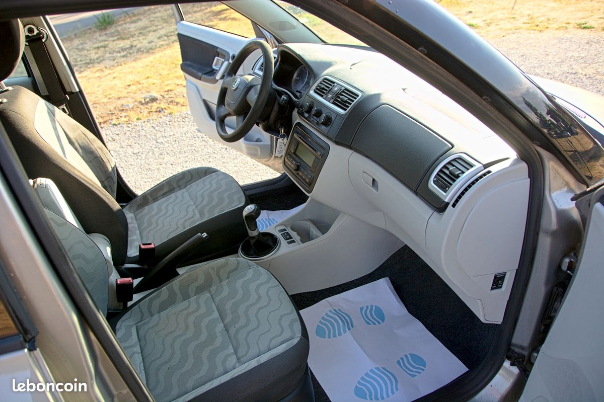 Skoda Fabia 1.2L 70CH / DISTRIBUTION PAR CHAINE / Garanties 12 Mois / Compatible ETHANOL (image 3)