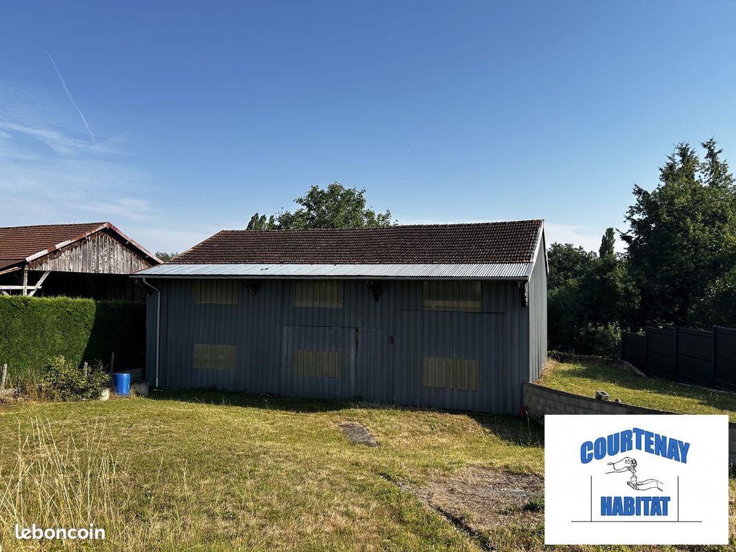Terrain 842 m² · à Courtenay · 842 m² · 86 900 €