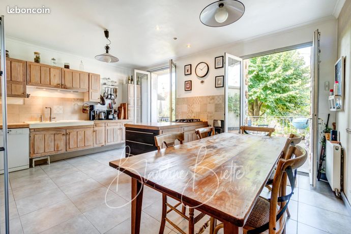 Maison 8 pièces 237 m²