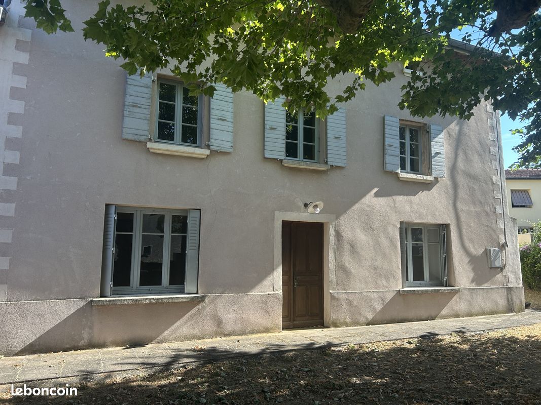 Maison 4 pièces 145 m² · à Assieu · 145 m² · 185 000 €