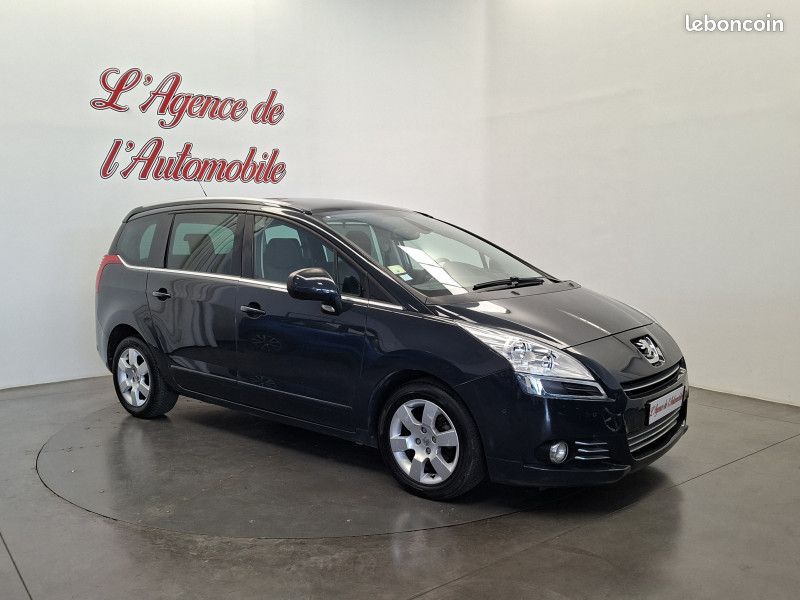 Peugeot 5008 1.6 hdi 112 ch Boite Auto Allure 7 places / GPS / toit pano / Radar AV et AR / (image 3)