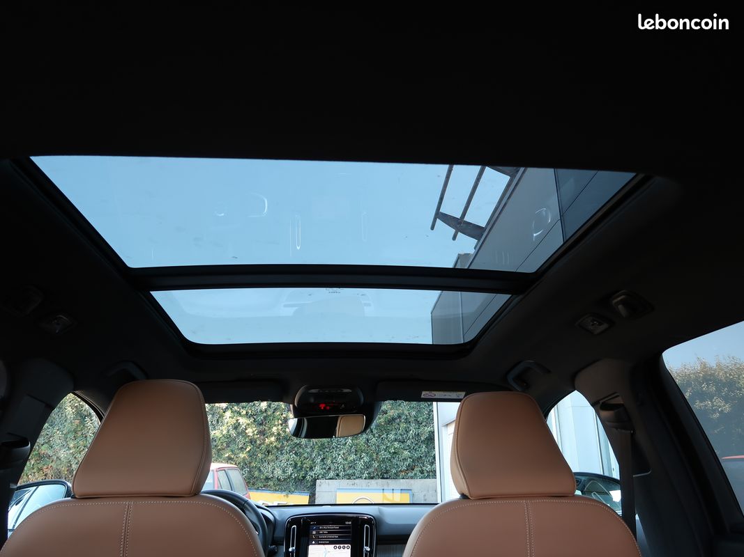 VOLVO XC40 T2 Inscription 129 Geartronic 8 + toit panoramique (image 10)
