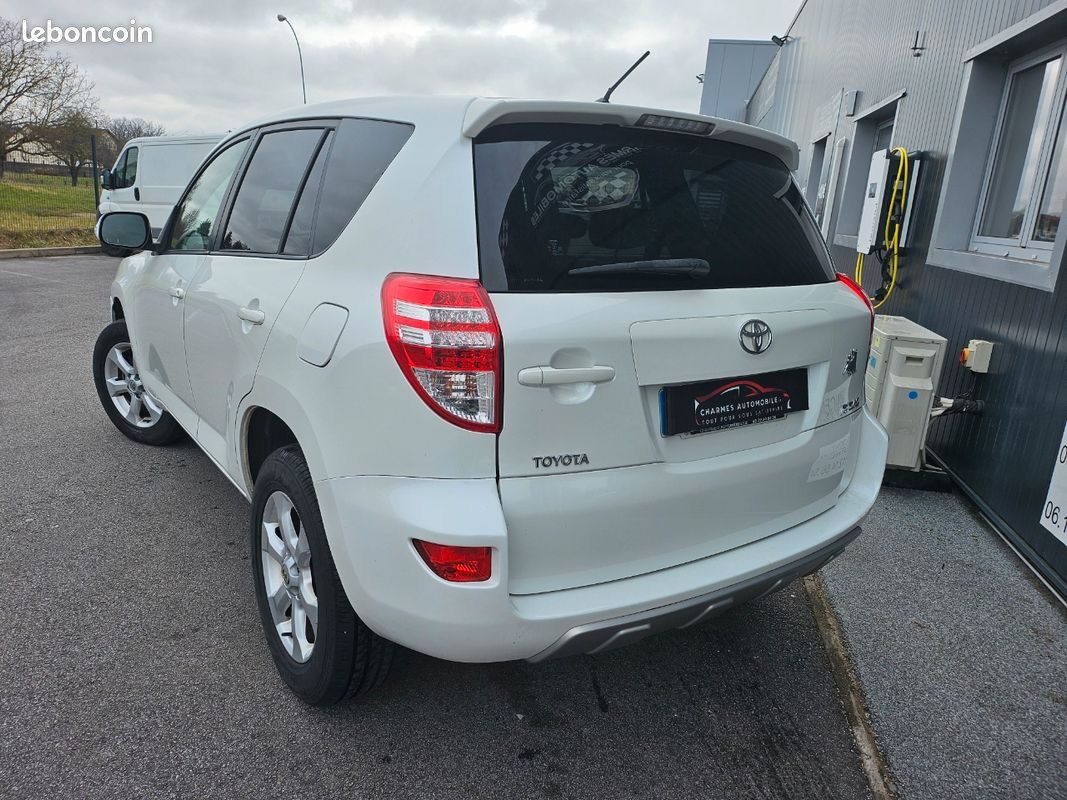Toyota rav4 d-4d 2wd blanc nacré finition life edition révisé contrôlé économique au tarif de 7999 a saisir (image 3)