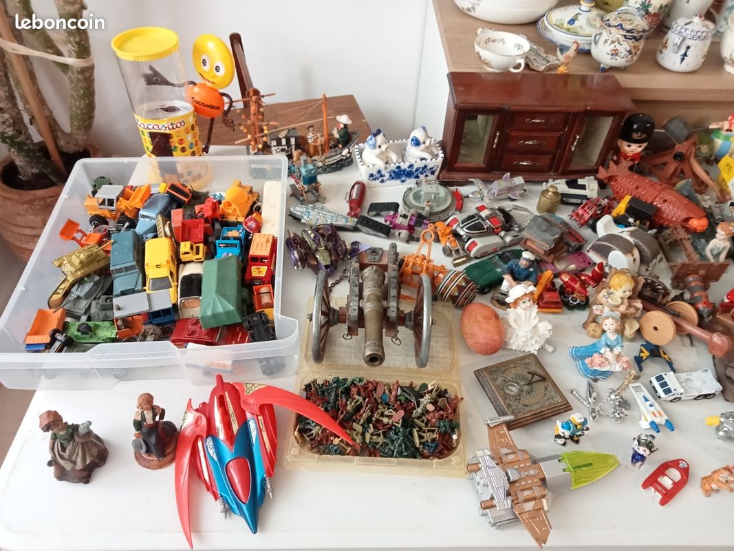 Lot figurines Disney - jouets rétro jeux de société figurines et objets