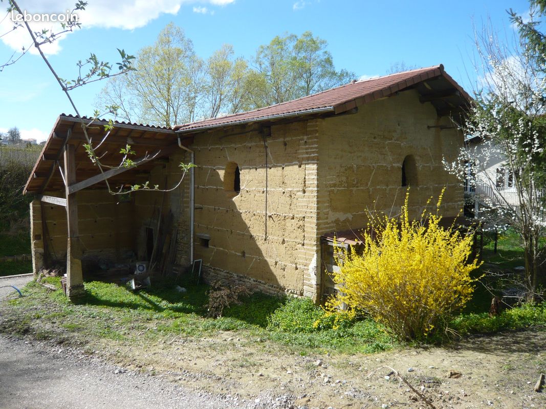 Maison 5 pièces 150 m² · à Cour-Et-Buis · 150 m² · 99 000 €