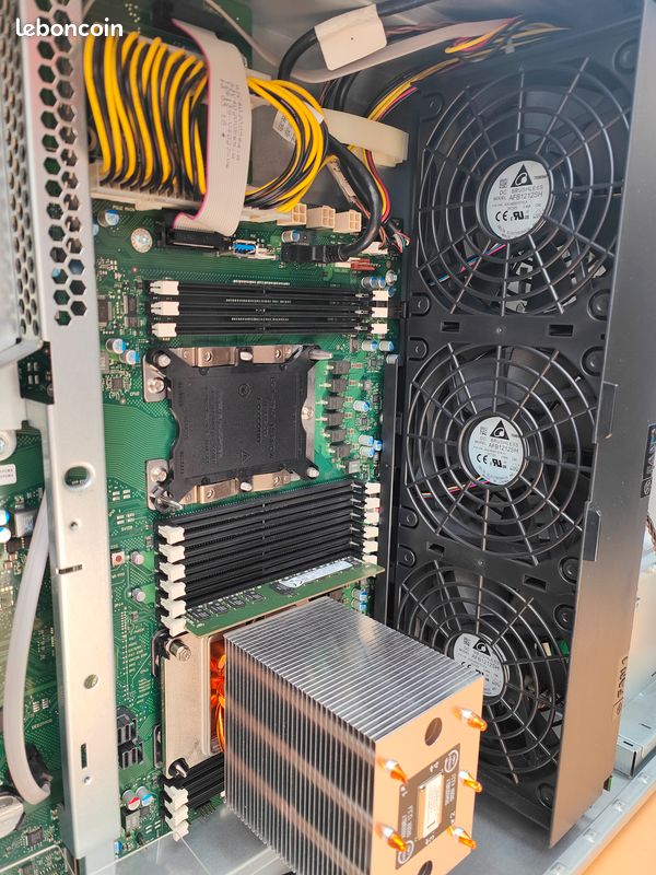 Fujitsu PRIMERGY TX2550 M5 Serveur 2,1 GHz 16 Go Tower Intel® Xeon® Silver 450 W DDR4-SDRAM
