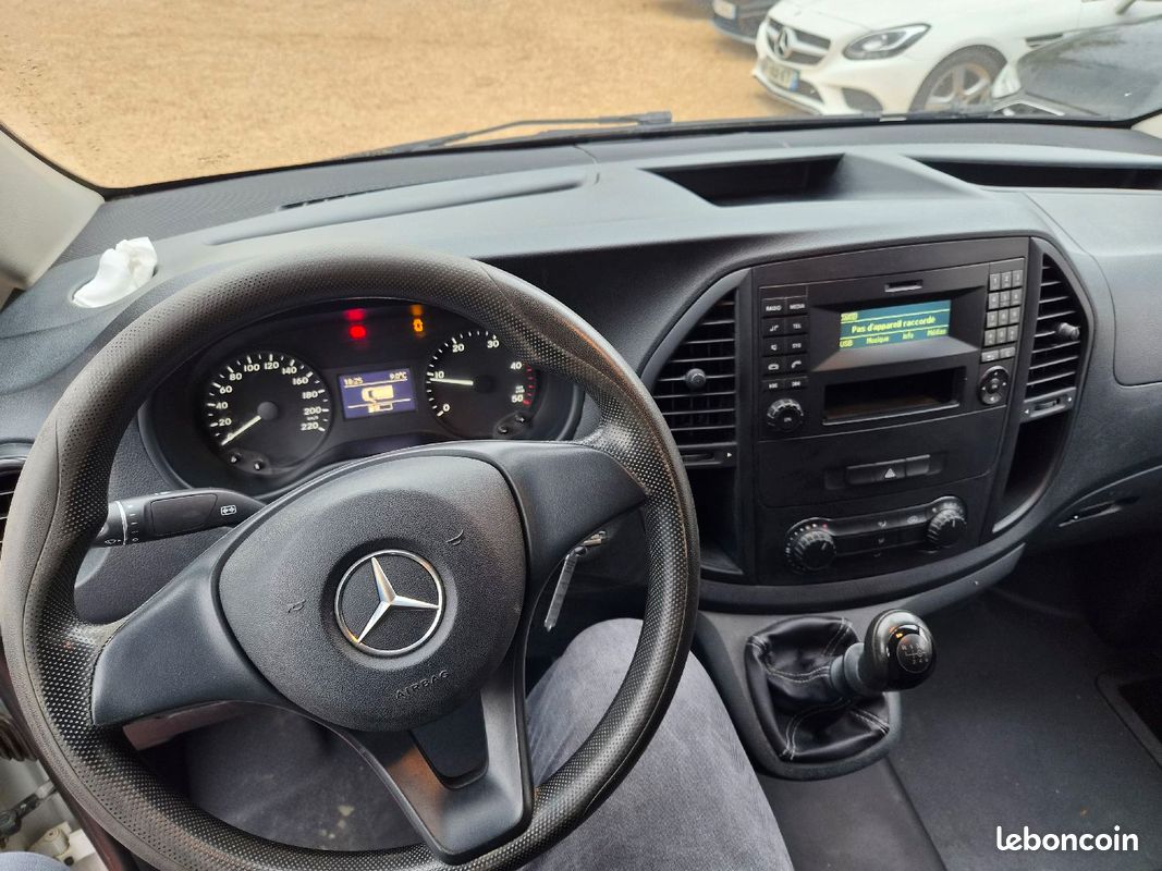 Mercedes vito 109 cdi mixto compact e6 2017 (image 12)