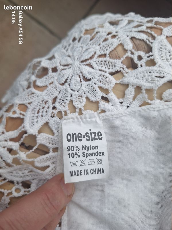 Haut blanc taille S – nylon/spandex – coques intégrées (image 5)