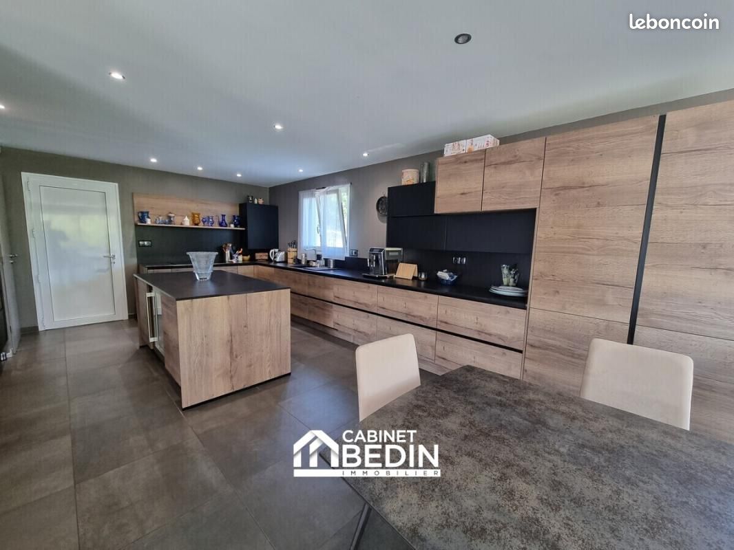 Maison 7 pièces 190 m² · à Saint-Selve · 190 m² · 2 200 €/mois