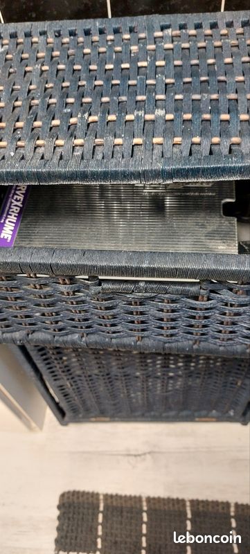 Panier à linge bleu plastique (image 1)