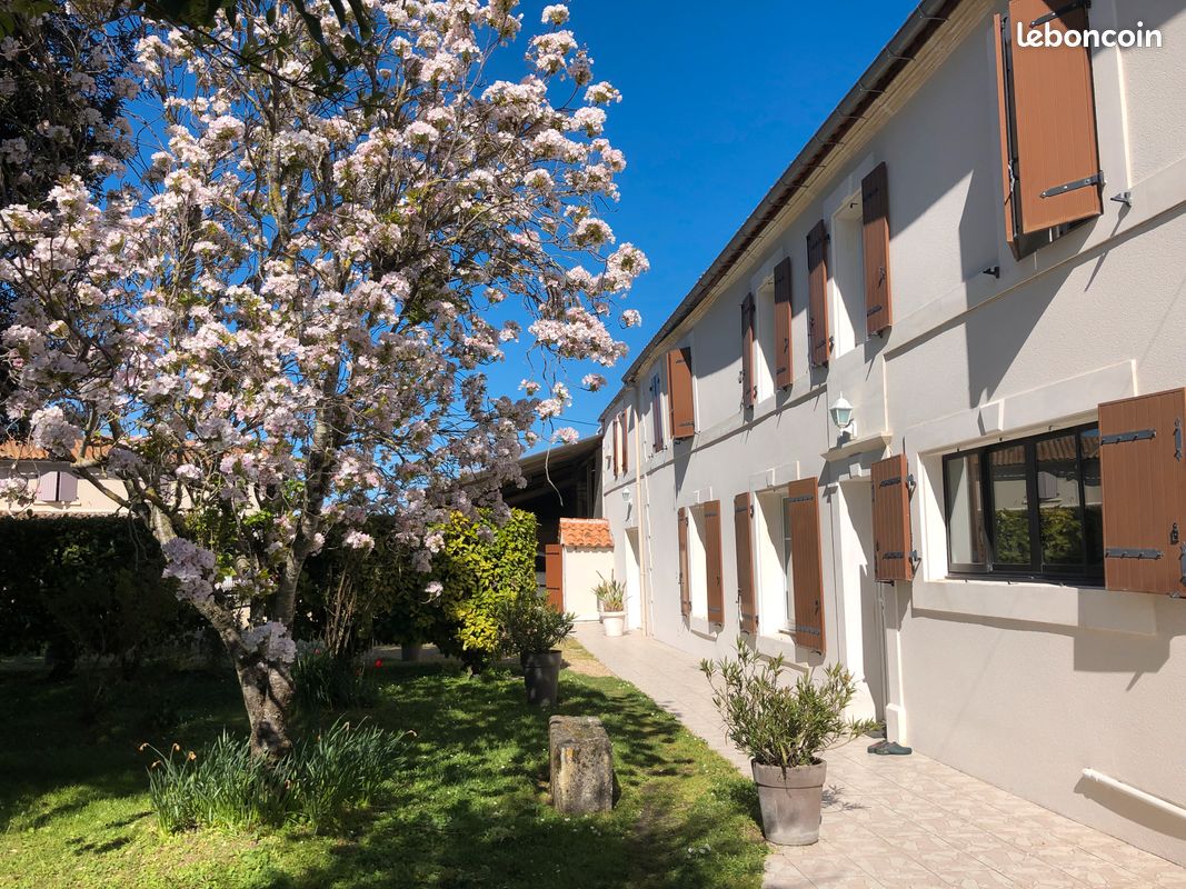Maison 3 pièces 180 m² · à Gensac-la-Pallue · 180 m² · 1 050 €/mois