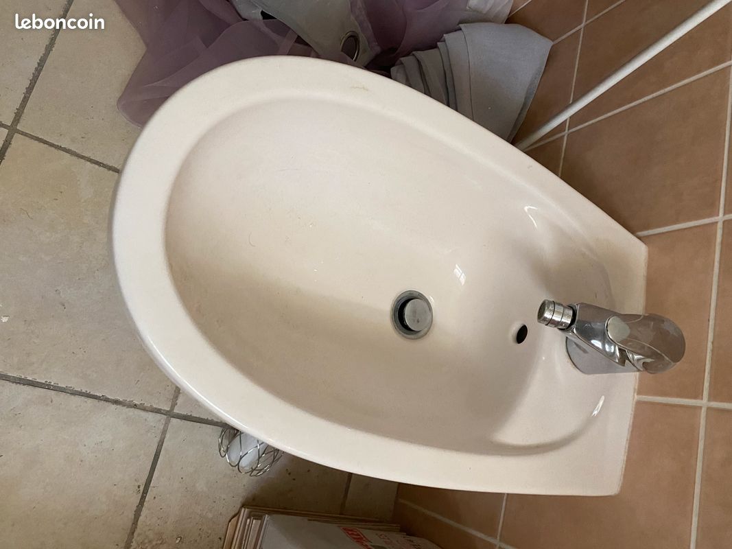 Bidet suspendu Saumon pâle (image 1)