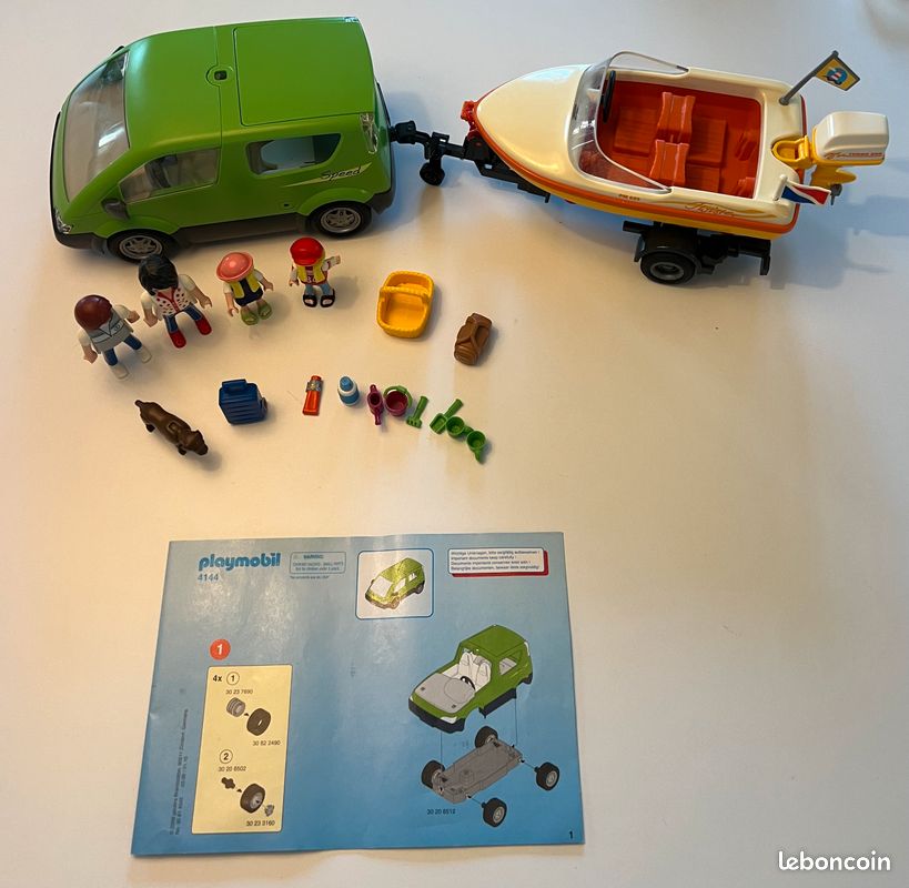 Playmobil 4144 Family Fun Voiture familiale avec remorque porte-bateaux