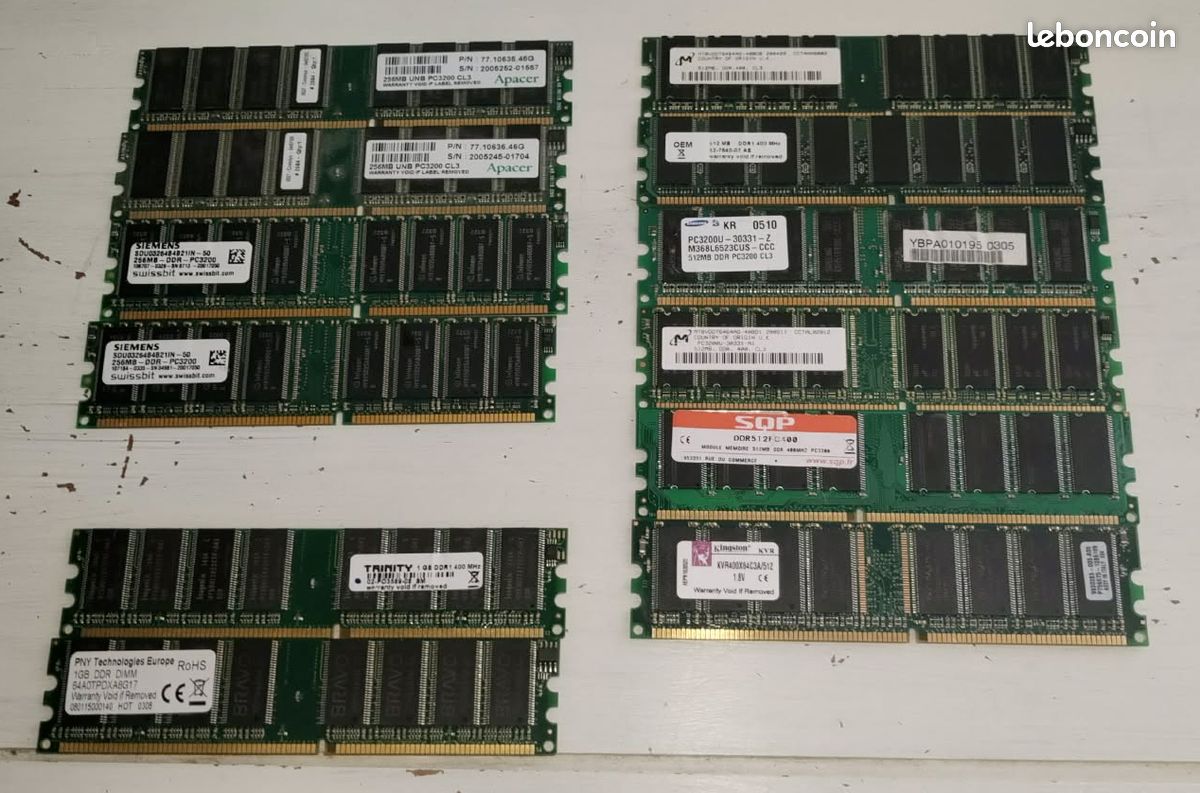 Barrette Mémoire 1Go RAM DDR2 Micron MT18HTF12872AY-667D4 DIMM PC2-5300E