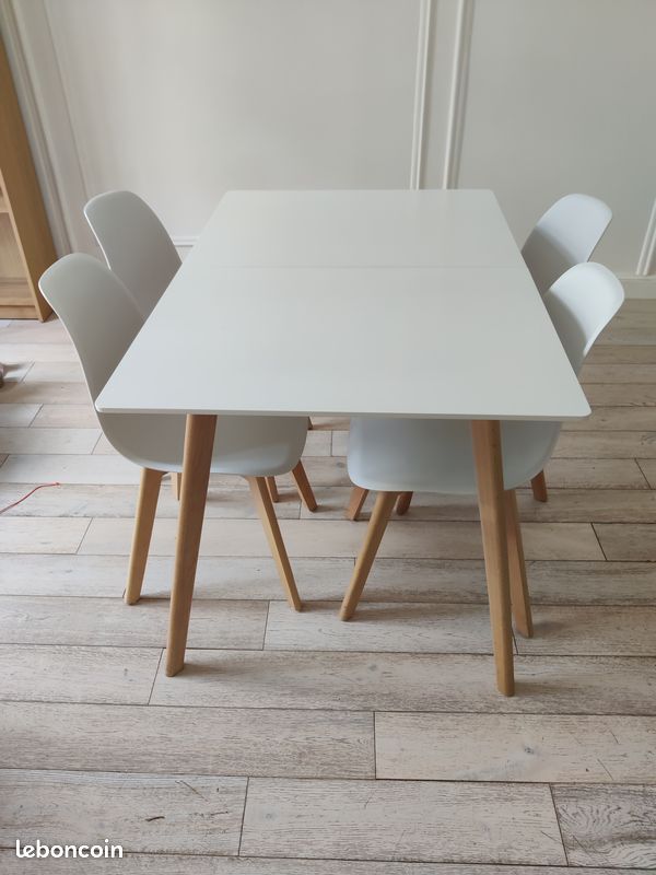 Table et 4 chaises (image 1)