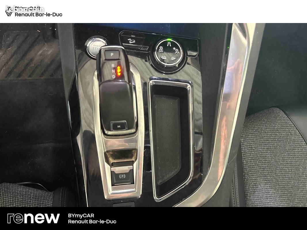PEUGEOT 5008 PureTech 130ch S&S EAT8 Allure (image 17)