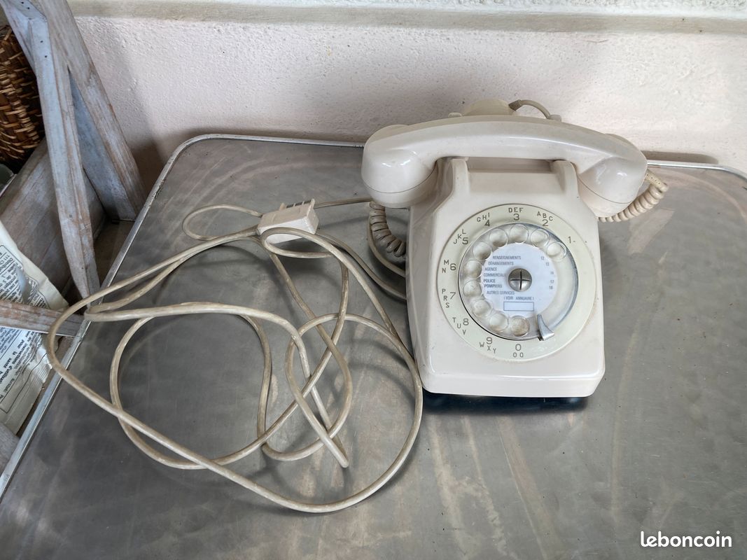 Ancien téléphone à cadran S63 ivoire - Vintage by fabichka