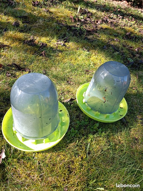 2 petits abreuvoirs (image 1)