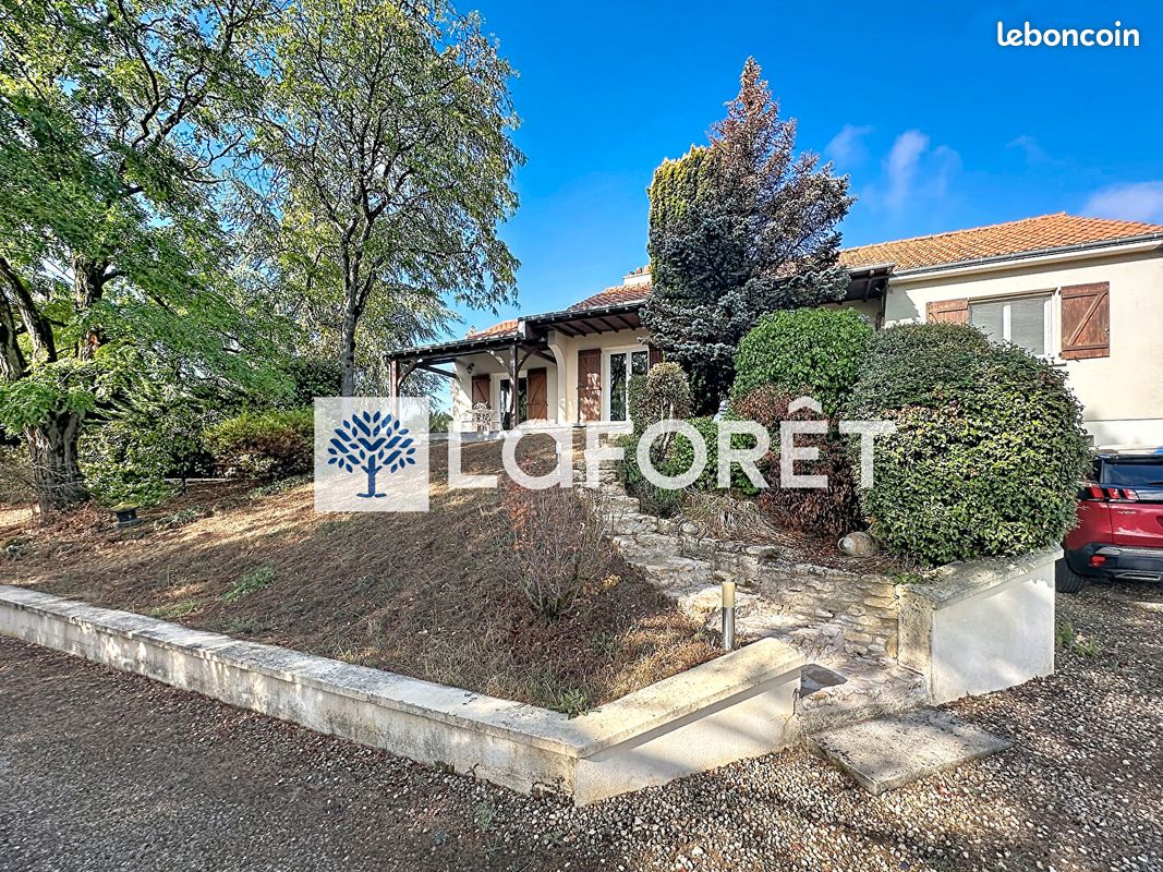 Maison 7 pièces 185 m² · à Saint-Loup-Lamairé · 185 m² · 235 000 €