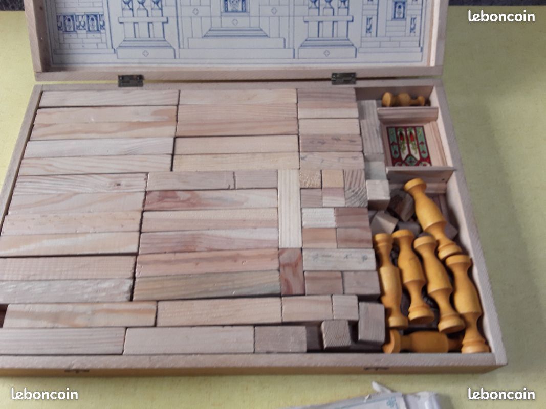 Jeu de construction ancien en bois, France dans sa boîte d'origine, grands blocs art nouveau, briques, piliers, arches - France