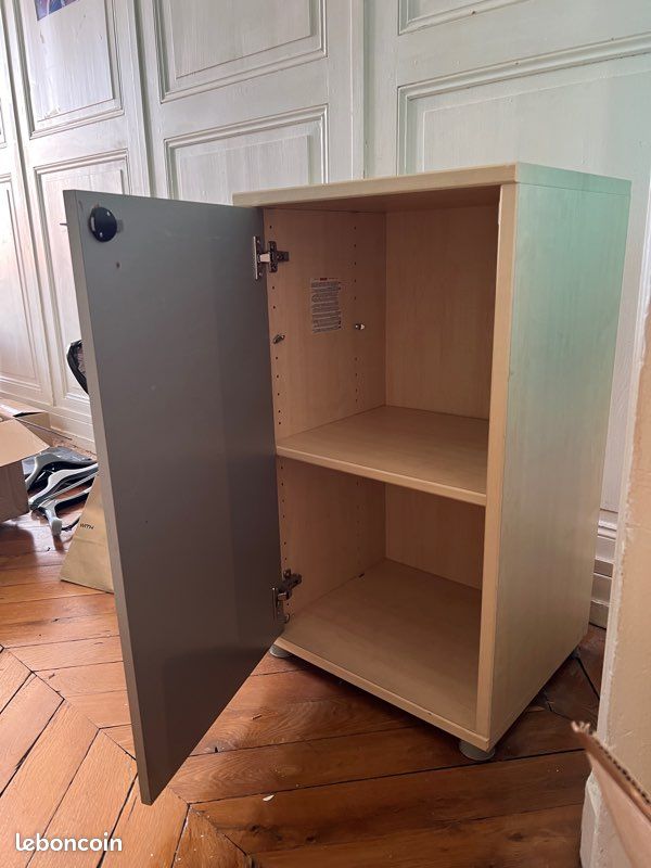 Meuble de rangement compact avec porte – bon état (image 2)