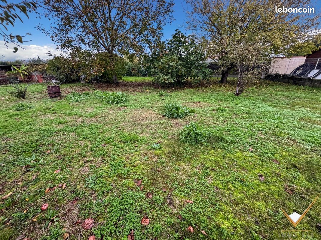 Terrain 1104 m² · à Lherm · 1 104 m² · 144 000 €