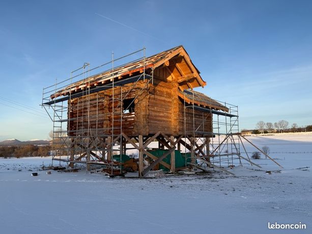 Chalet en fuste à terminer – vue panoramique sur le puy de dôme – vernines