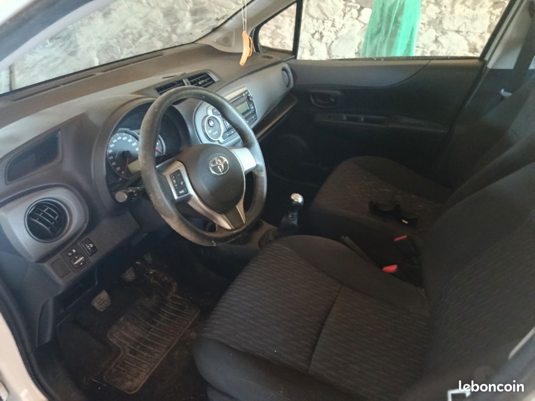 Intérieur Yaris 2012 (image 1)