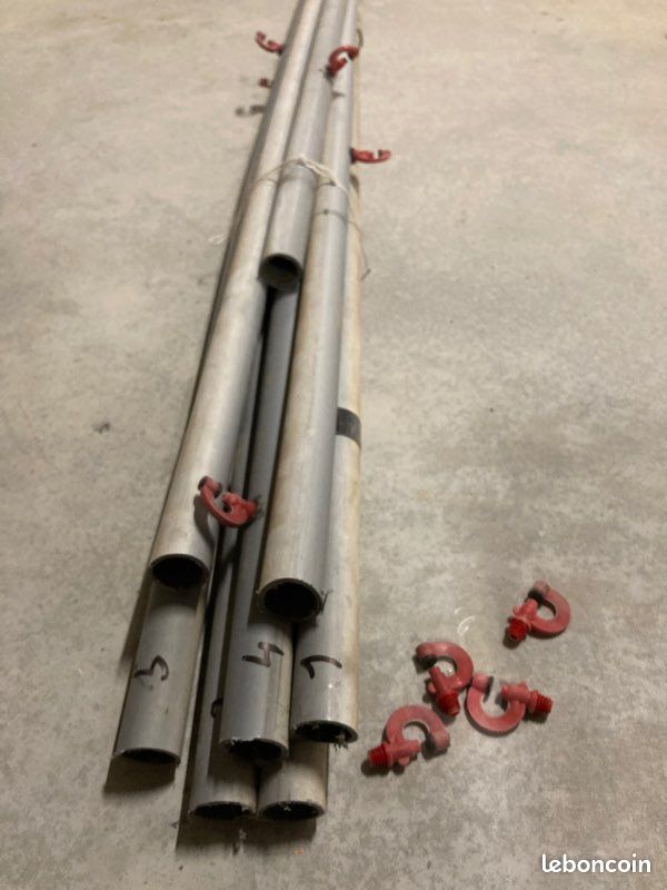Tube PVC issus d’un système d’aspersion de serre (image 1)