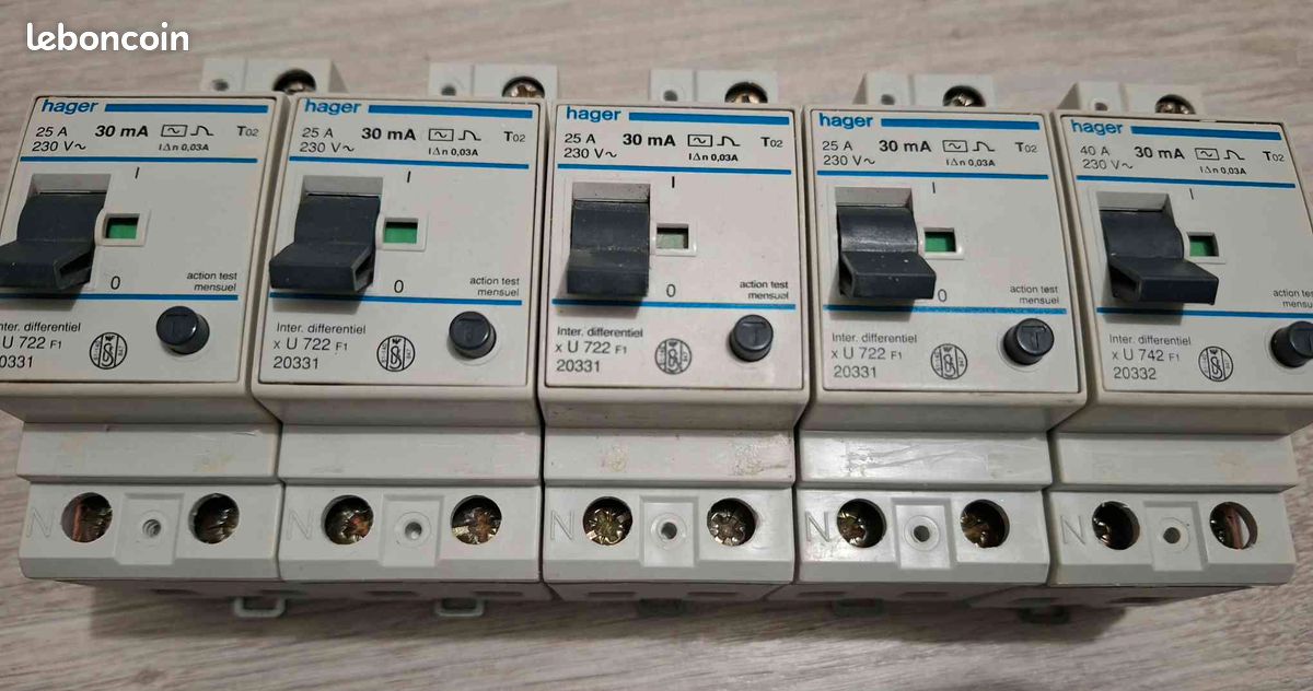 Lot De 3 Interrupteurs Différentiels Hager Type AC 25A 30mA - Occasion, Bon état