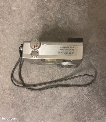 MINOLTA DIMAGE E203 Compact Digital Camera