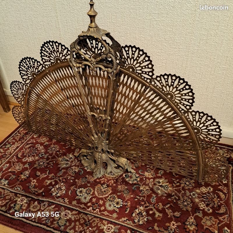 Écran De Cheminée Pliant Art Déco - Paon Et Griffons En Laiton Doré, Années 1920
