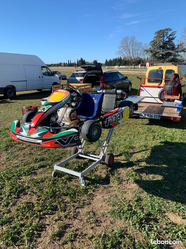 Lot kartings + pièces et matériel (image 1)