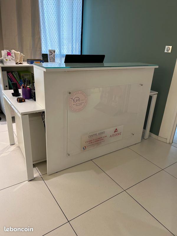 Bureau (image 1)