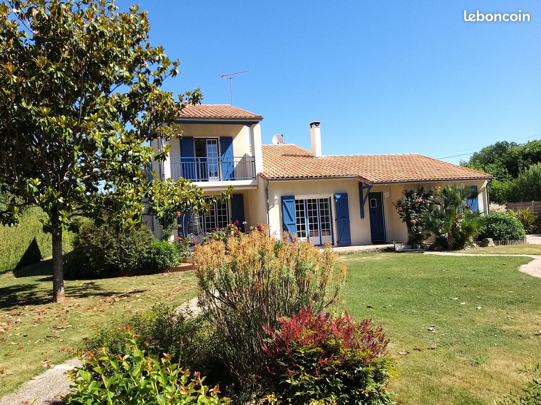 Maison 7 pièces 203 m² · à Magné · 203 m² · 425 000 €