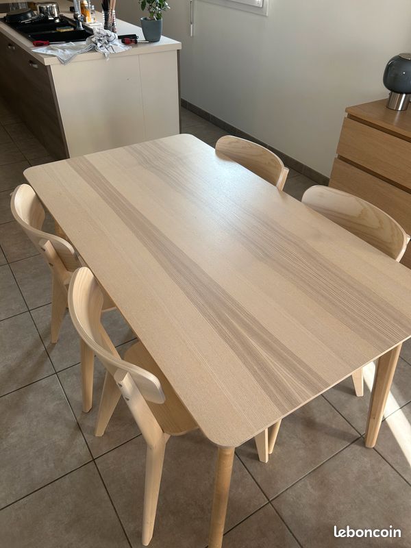 Table Lisabo - IKEA (chaises déjà vendues) (image 1)