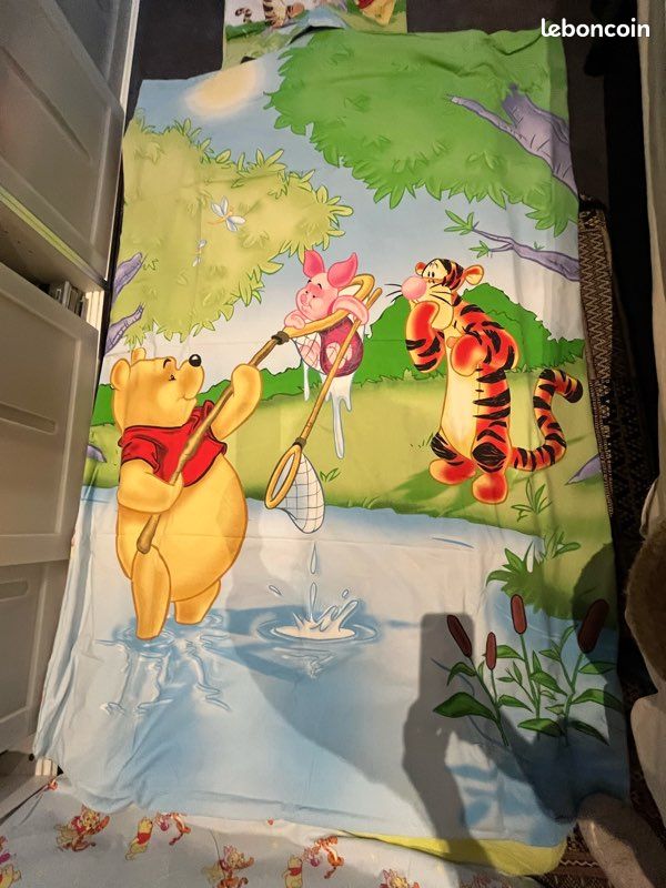 Lot de 1 couette ( anti allergie ) et 3 parures de lit - parfaits états (image 3)
