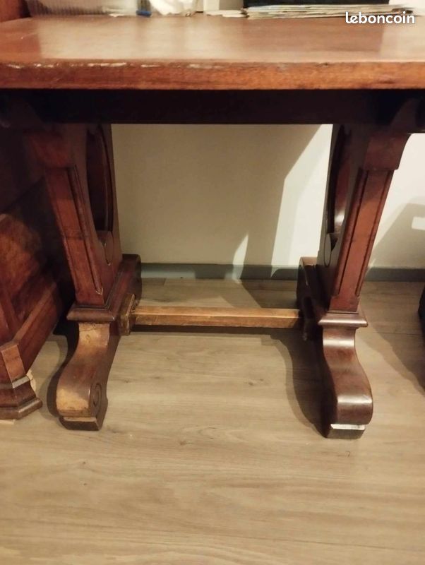 Ancienne table carrée en bois (image 2)