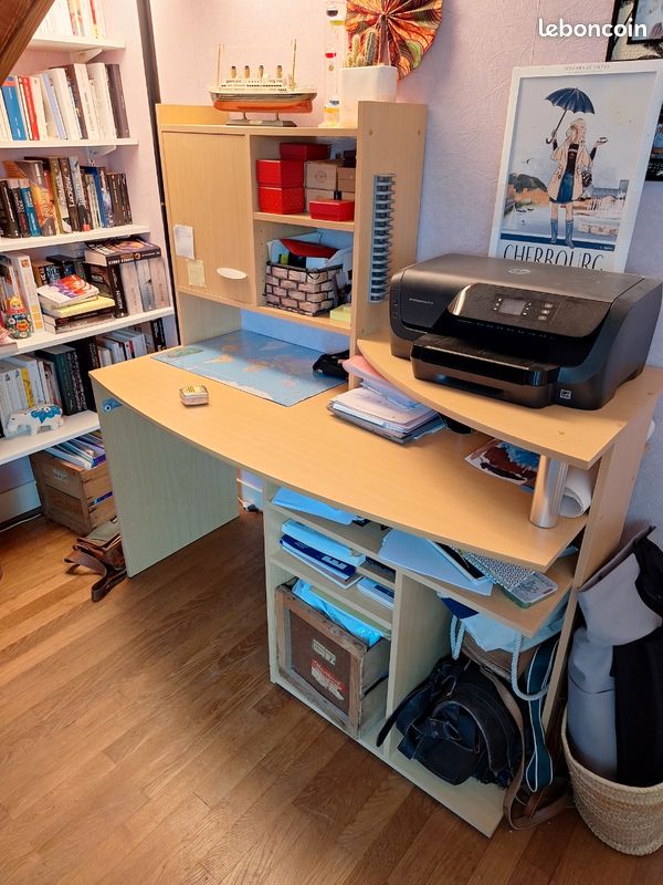 Bureau (image 2)