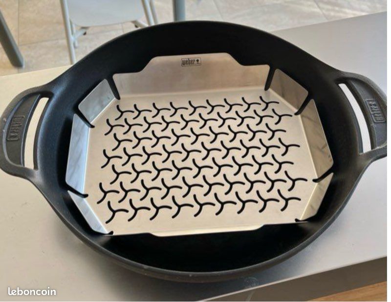 Wok En Fonte WELL GRILL – Compatible Weber Gourmet BBQ & Enders Switch Grid – Poêle Wok Anti-Adhésive Pré-Assaisonnée – Parfait Grillades & Cuissons Variées