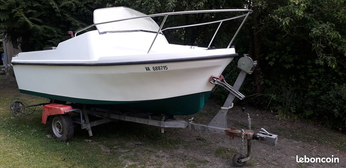 Bateau moteur + remorque (image 1)