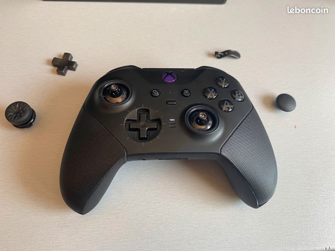 Xbox séries S +manette elite series 2+59 jeux fc25 red dead redemption 2 gta tomb raider goat simulator man eater flight simulator jeux de voiture action role et bien plus (image 3)