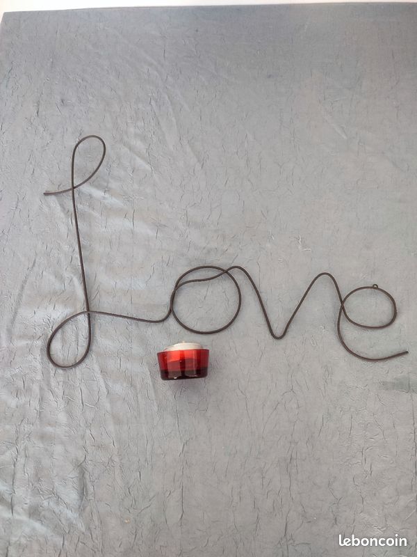 Décoration murale en fer love + bougeoir bougie rouge (image 1)