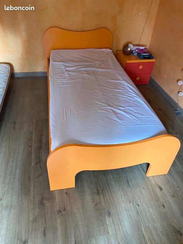 LIT +matelas+ table de chevet (image 1)