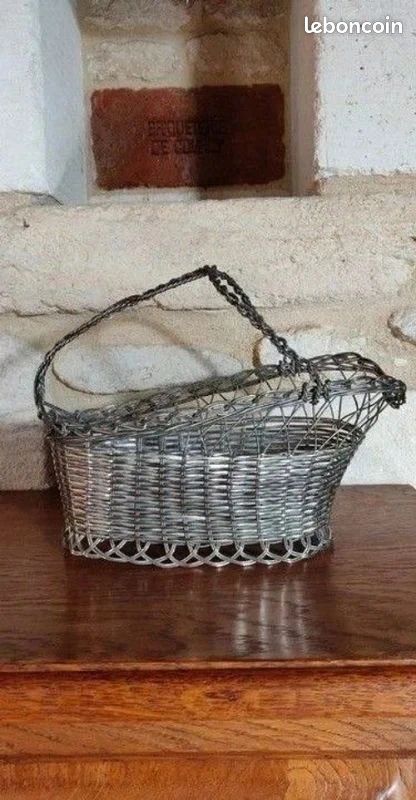Porte-bouteille en fil argenté tressé (image 1)